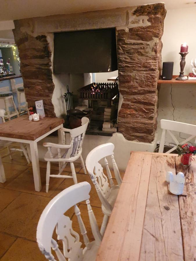 Halfway House Inn Kingsand Bagian luar foto